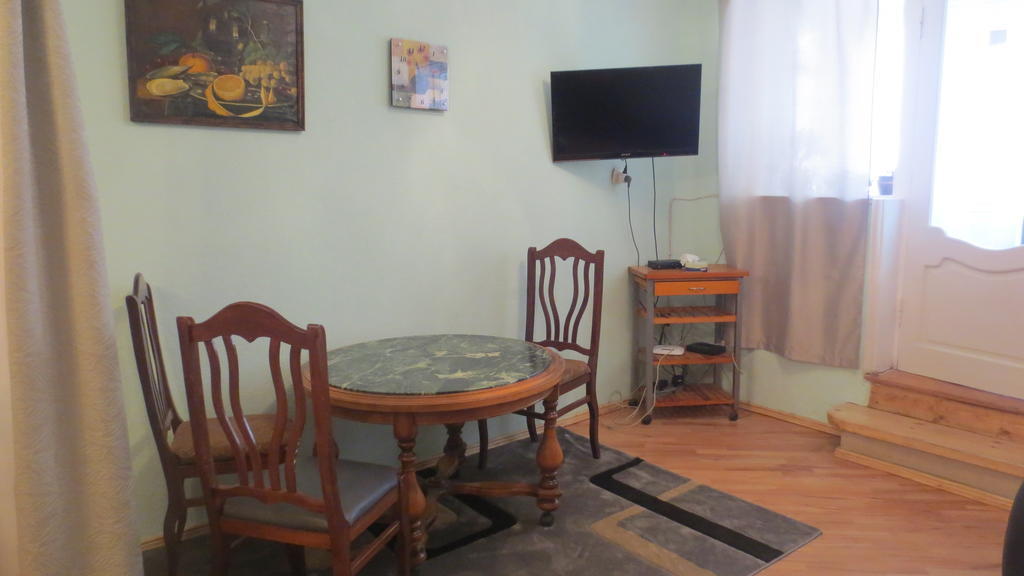 Evrika Apartments On Rustaveli Avenue Тбилиси Номер фото